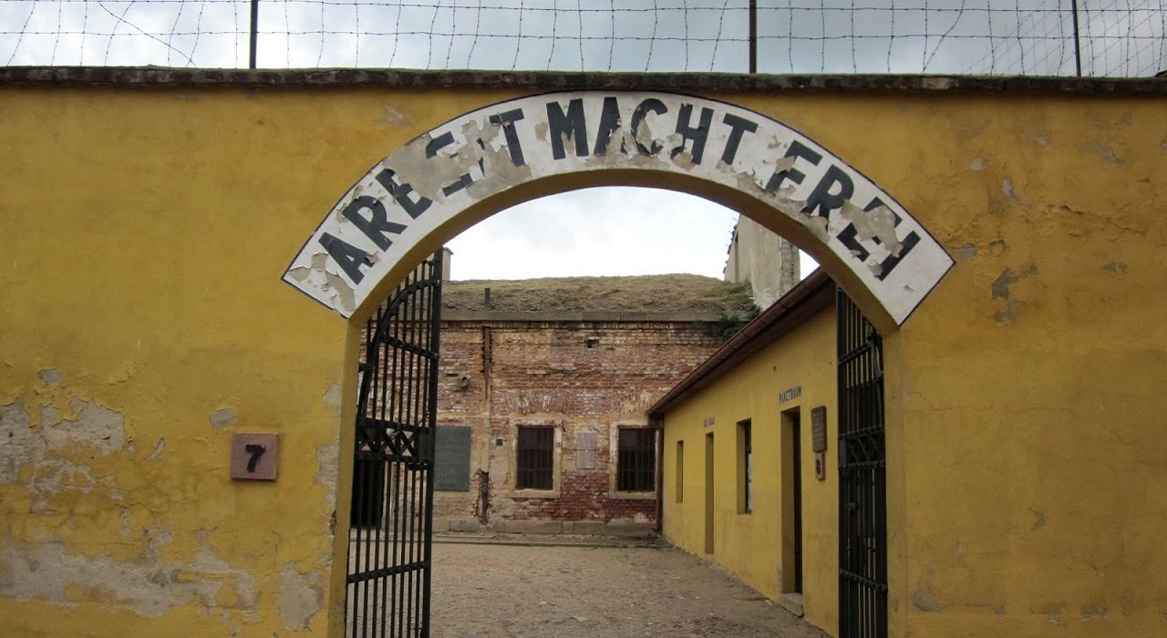 Theresienstadt: Il Führer regala una città agli ebrei